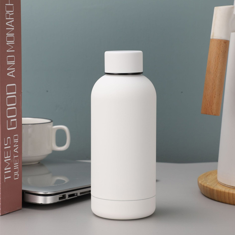 304 stainless steel vacuum flask with LOGO printing, car-mounted American style portable sports water bottle wholesale